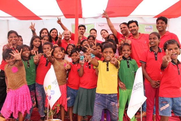 Paras HMRI Hospital and Dr Dharminder Nagar celebrated Diwali by supporting a Girl Orphanage. Distributed sweets, candles and donated for the development of the establishment.